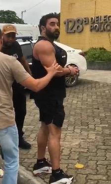 Homem preso por fraudar seguro de veículo de luxo em Rio das Ostras