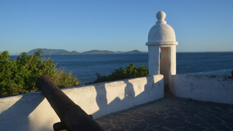 Forte São Mateus: preservação ambiental e visitação gratuita em Cabo Frio