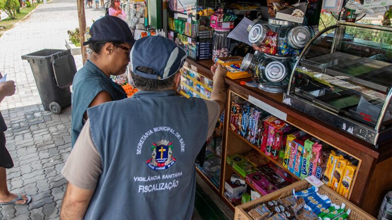 Operação Verão em Macaé busca conscientizar sobre vendas de produtos nas praias da cidade