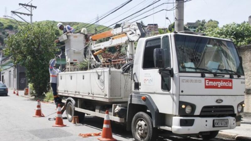 Justiça intervém e exige energia elétrica para escola de Arraial do Cabo