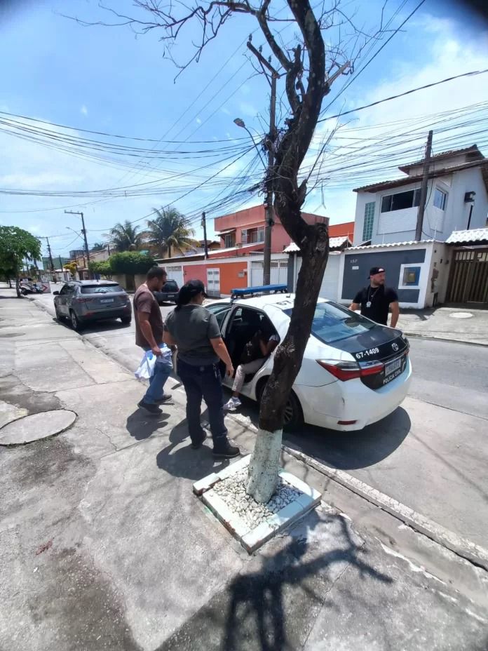 Falsificação e estelionato: falsa profissional é flagrada em Rio das Ostras