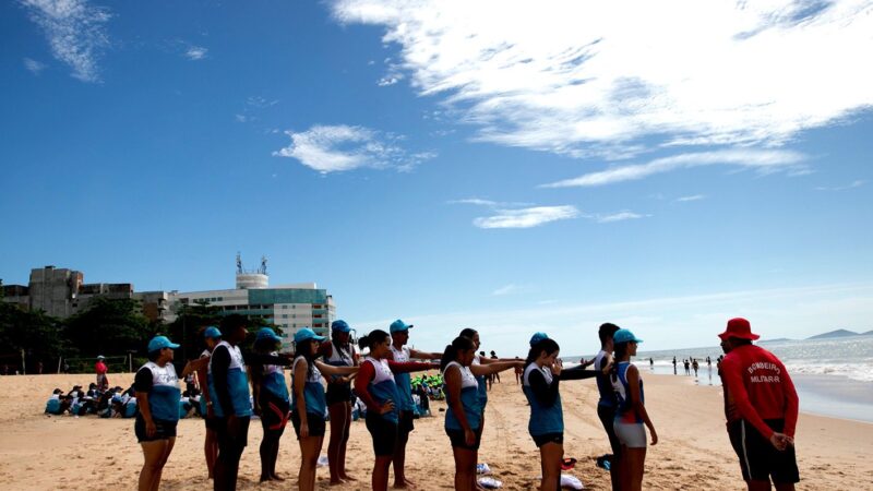 Projeto Botinho 2025 leva conscientização e esporte à Praia de Cavaleiros, em Macaé