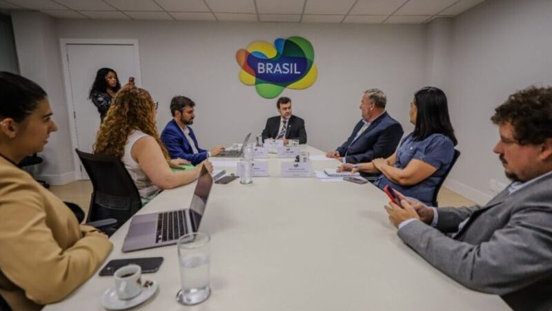 Embratur pode intermediar viabilidade de voos entre Guarulhos e Cabo Frio pensando no turismo da região