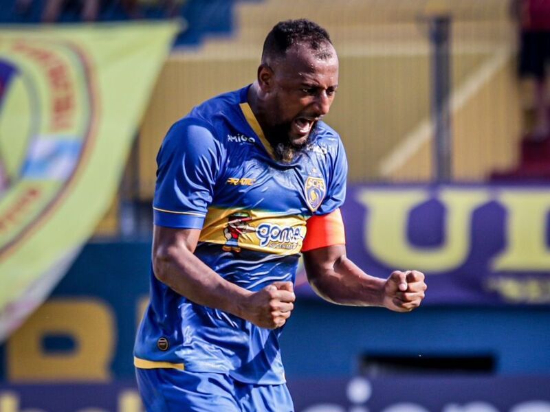Sampaio Corrêa passa pelo Madureira em jogo com golaço, 3 bolas na trave e polêmica