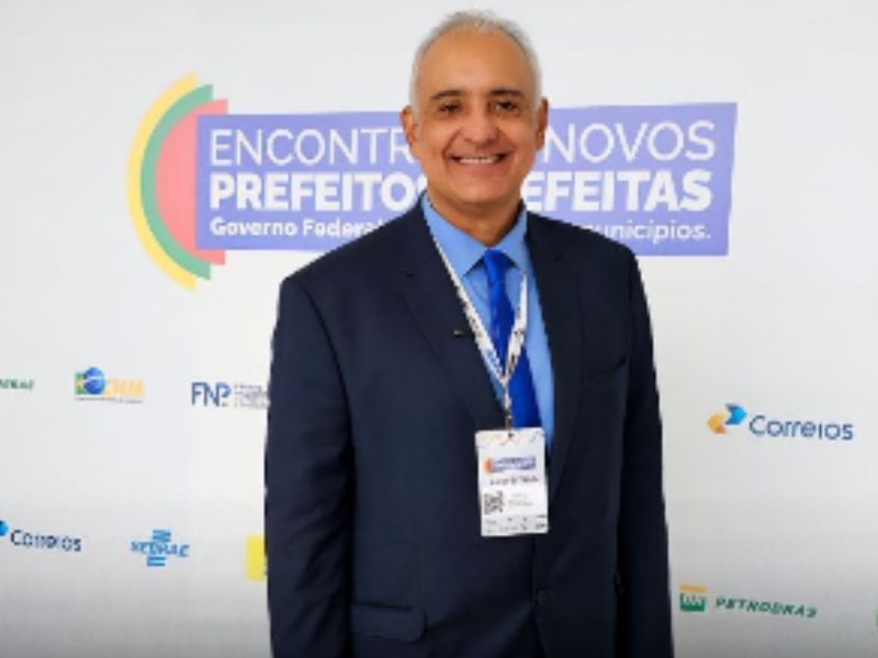 Carlos Augusto marca presença em Encontro de Novos Prefeitos e Prefeitas em Brasília