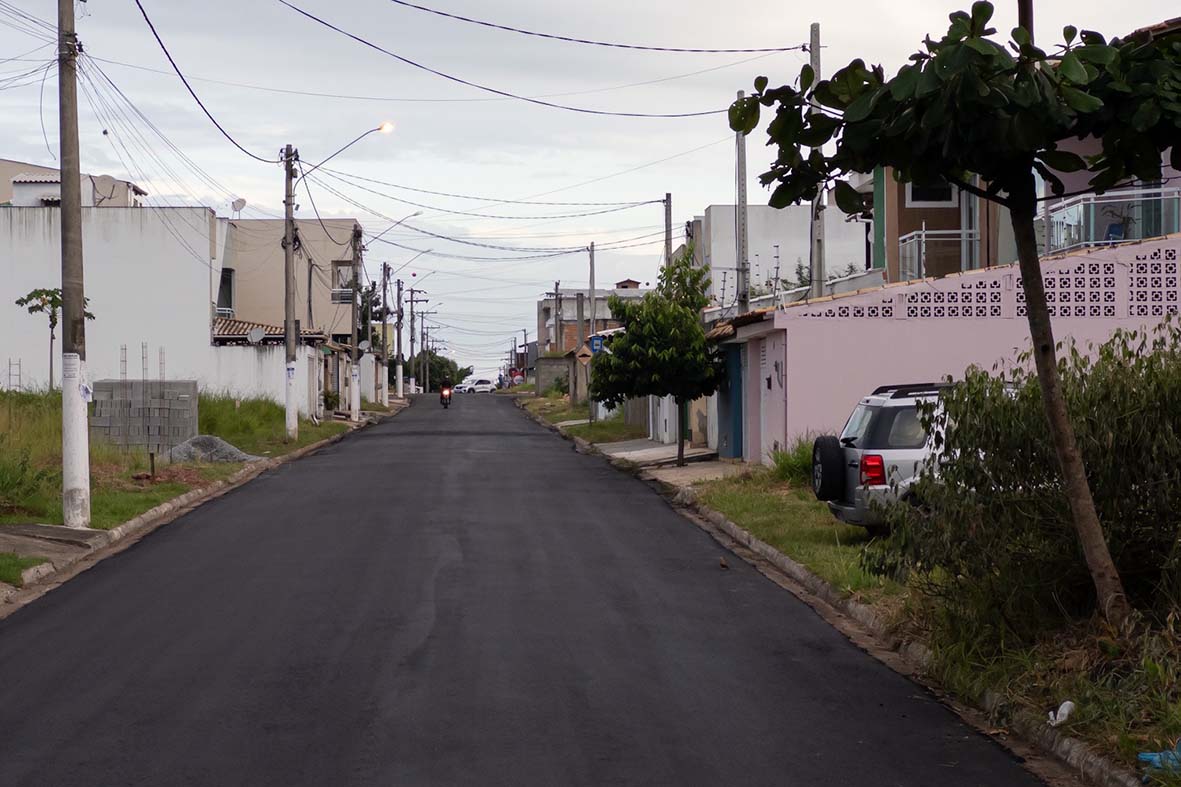 Obras de recapeamento asfáltico continuam no bairro Verdes Mares, em Macaé