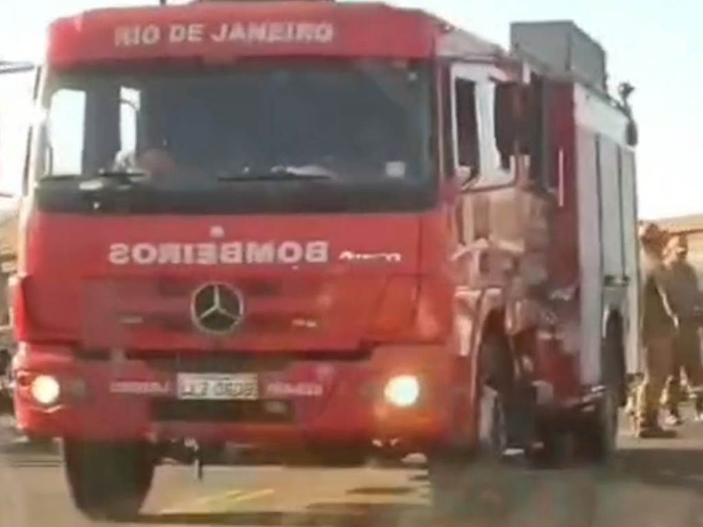 Colisão entre carro e motos na RJ-140 deixa um morto e um ferido em estado grave em Cabo Frio