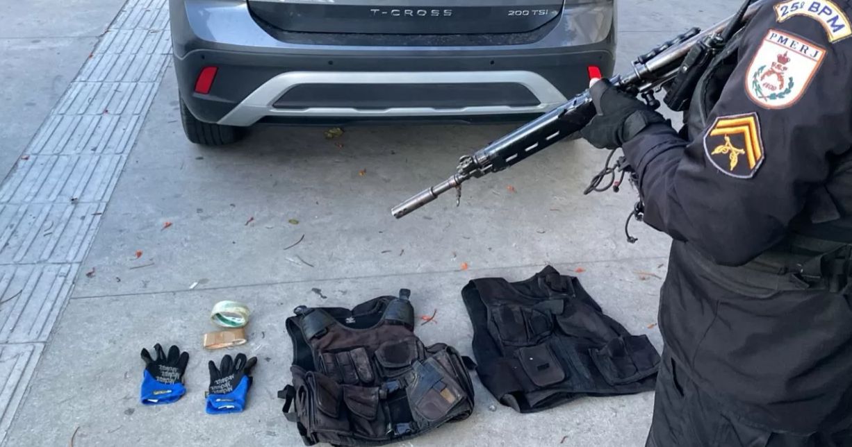 Homem é detido com veículo clonado e materiais suspeitos em Cabo Frio