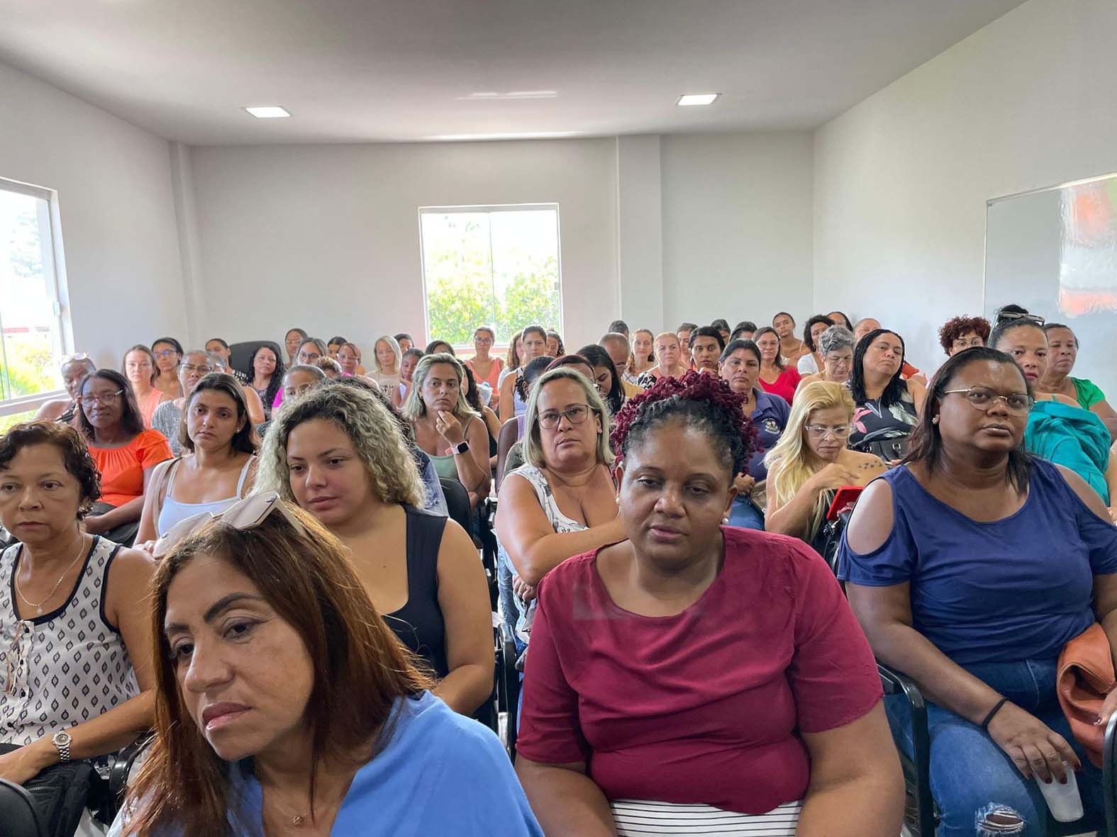 Capacitação para auxiliares de classe é promovida pela Secretaria de Educação de Arraial do Cabo