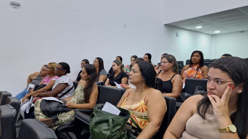 Reunião define medidas para aprimorar atendimento estudantil em Arraial do Cabo