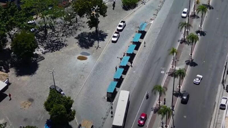 Comerciantes são retirados da Praça da Rodoviária em Cabo Frio com base em ordem judicial