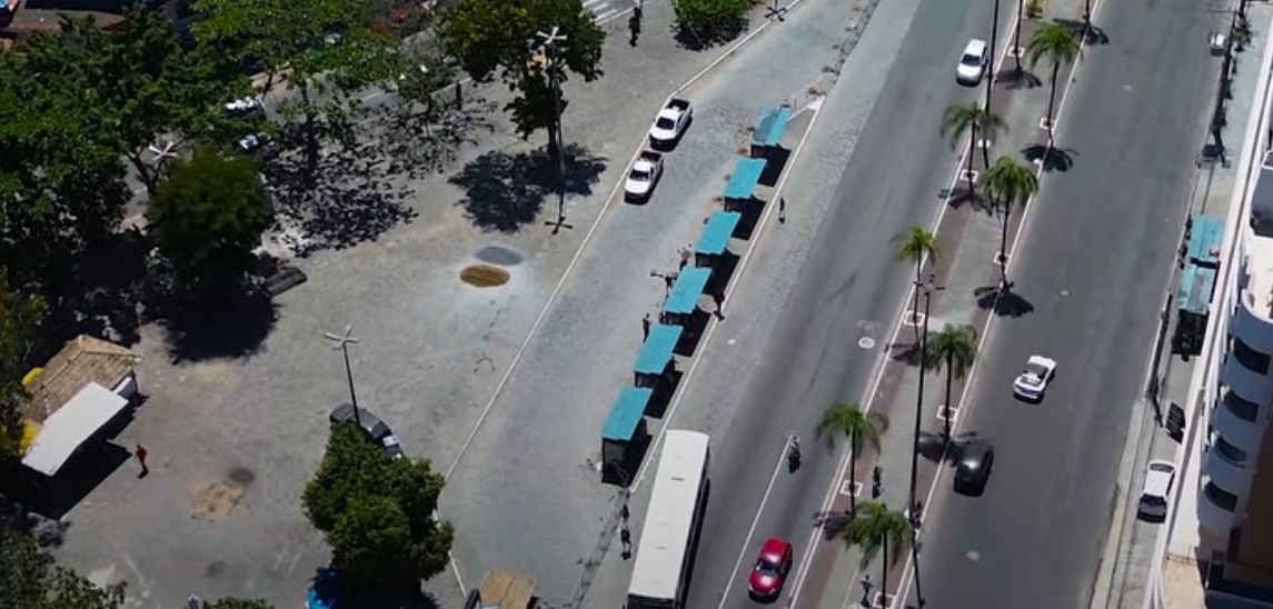 Comerciantes são retirados da Praça da Rodoviária em Cabo Frio com base em ordem judicial