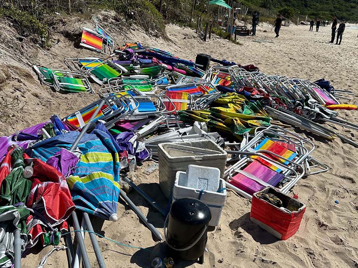 Prefeitura de Arraial do Cabo Apreende Materiais Irregulares na Praia do Forno