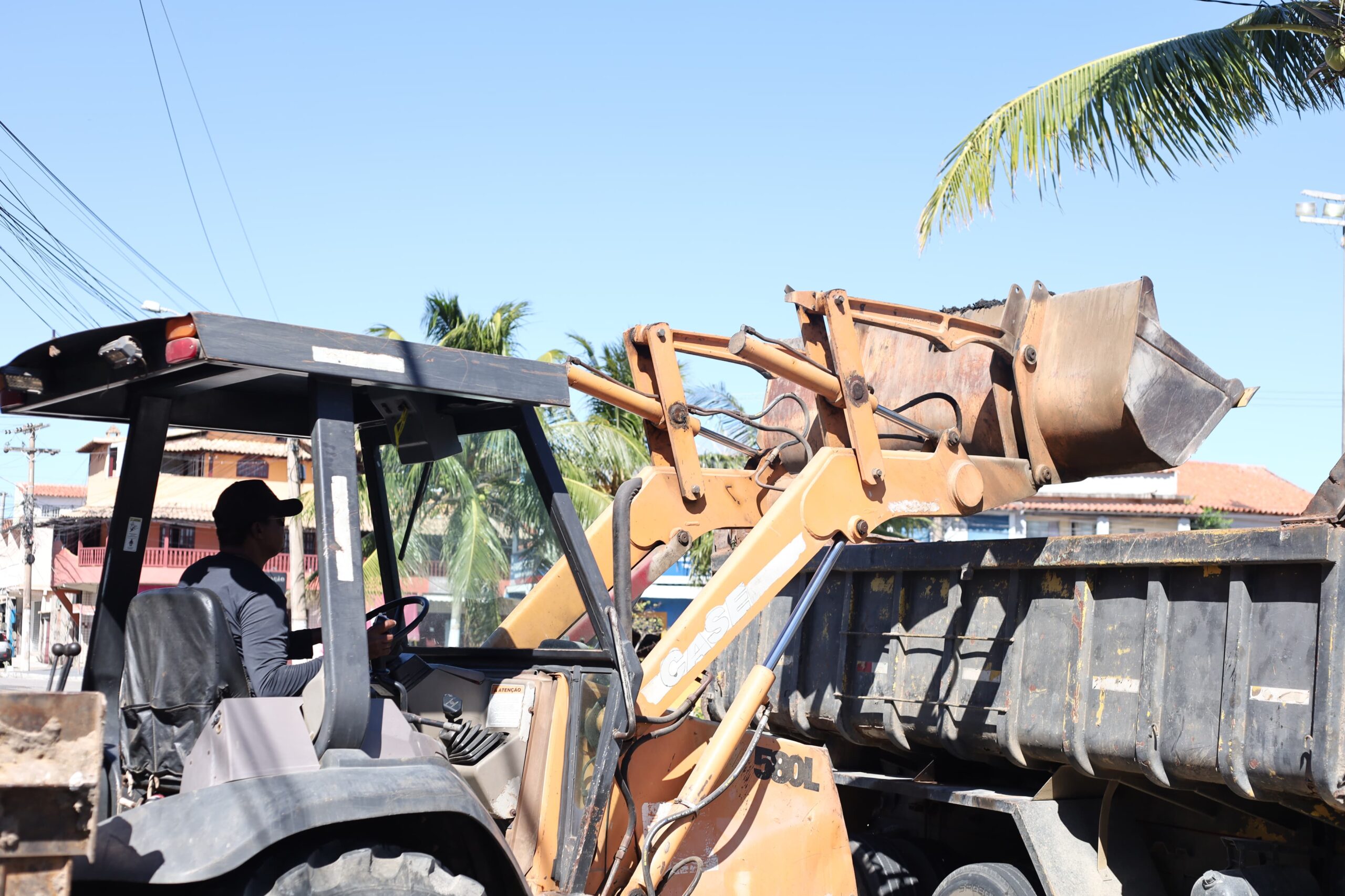 Prefeitura de Cabo Frio remove toneladas de lixo de bueiros e reforça drenagem antes do período chuvoso