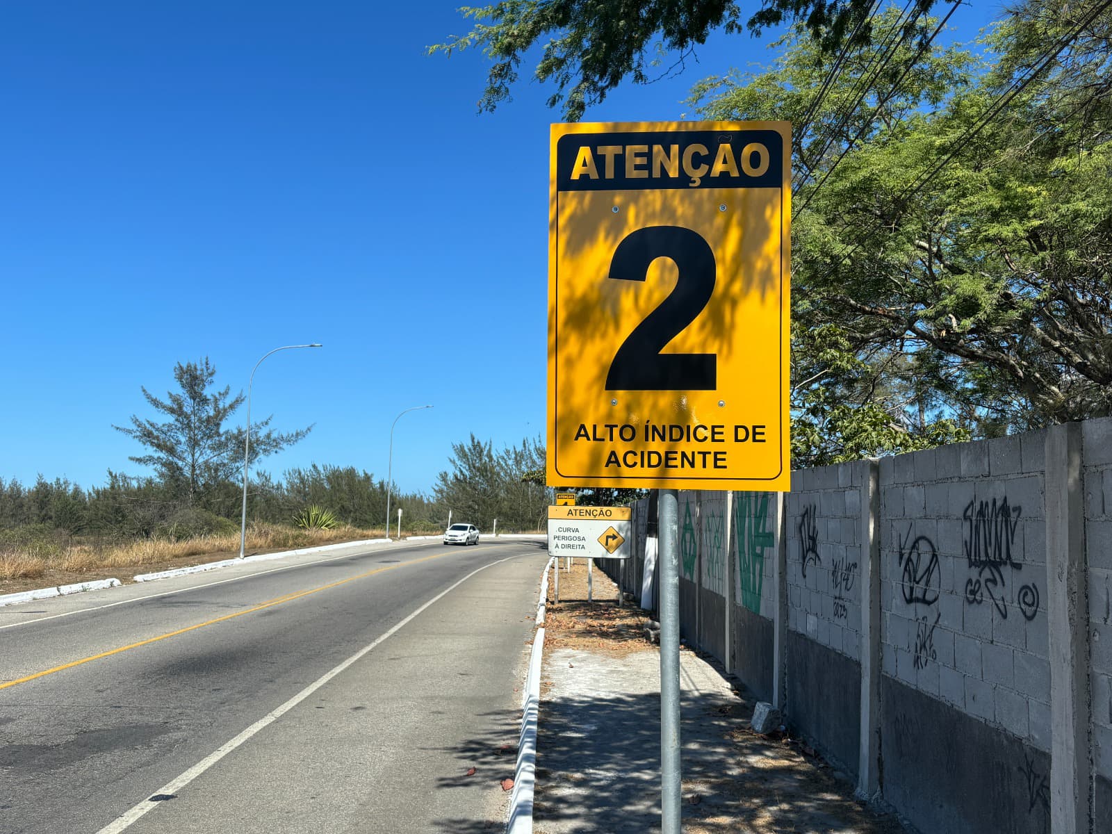 Arraial do Cabo reforça segurança na RJ-140 com novas sinalizações