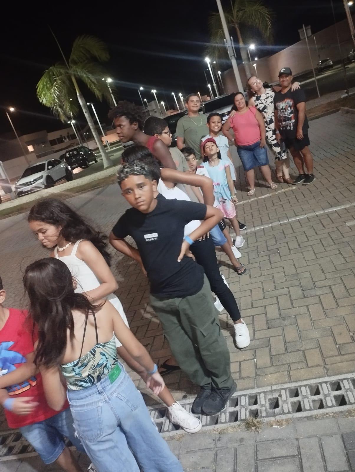 Crianças e adolescentes dos CRAS têm noite de magia e diversão no circo em Cabo Frio