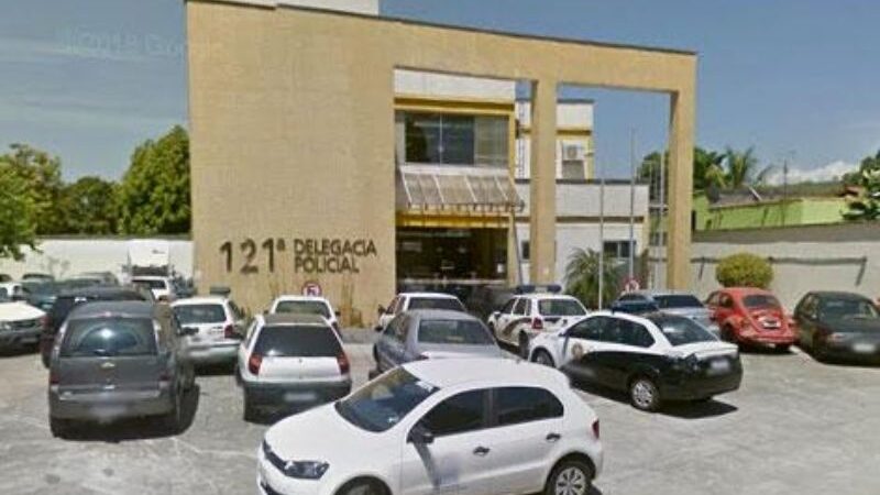 Polícia prende traficante que estava em frente a um bar em Barra de São João