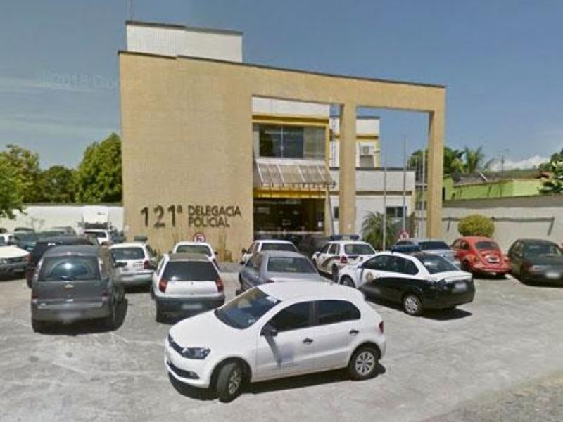 Polícia prende traficante que estava em frente a um bar em Barra de São João