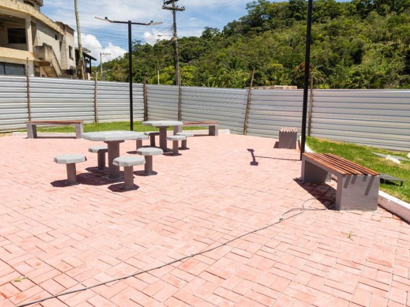 Gestão Maira Figueiredo conclui obras de reforma de mais uma praça em Silva Jardim