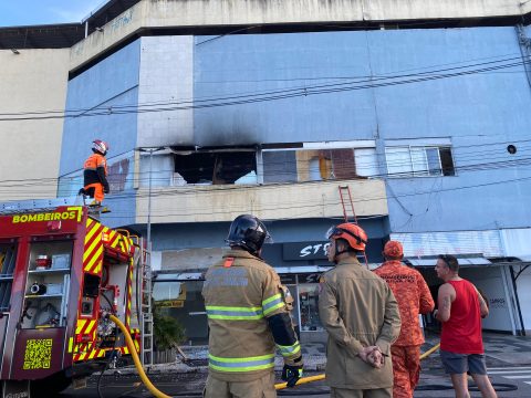 Única vítima internada após incêndio no Campos Shopping já recebeu alta