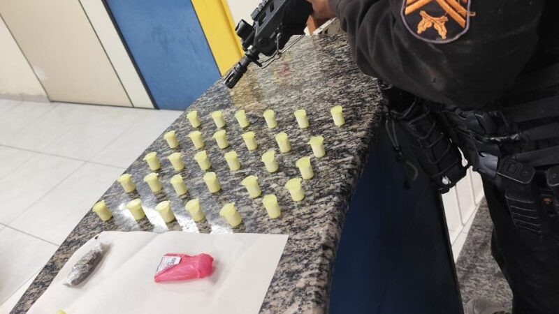 Polícia acha mais um ponto de venda de drogas em loteamento de Casimiro de Abreu