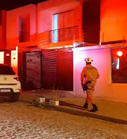 Em Macaé uma pessoa morre após incendiar a própria residência