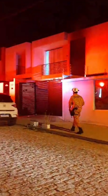 Em Macaé uma pessoa morre após incendiar a própria residência