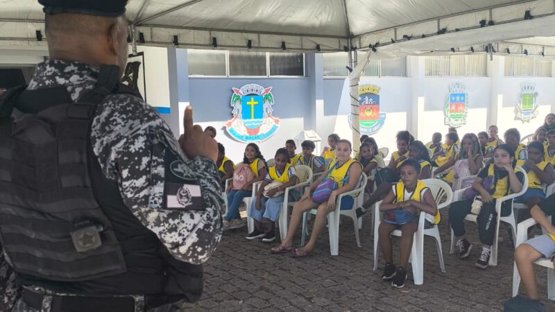 Estudantes de Quissamã puderam conhecer a rotina da Polícia Militar