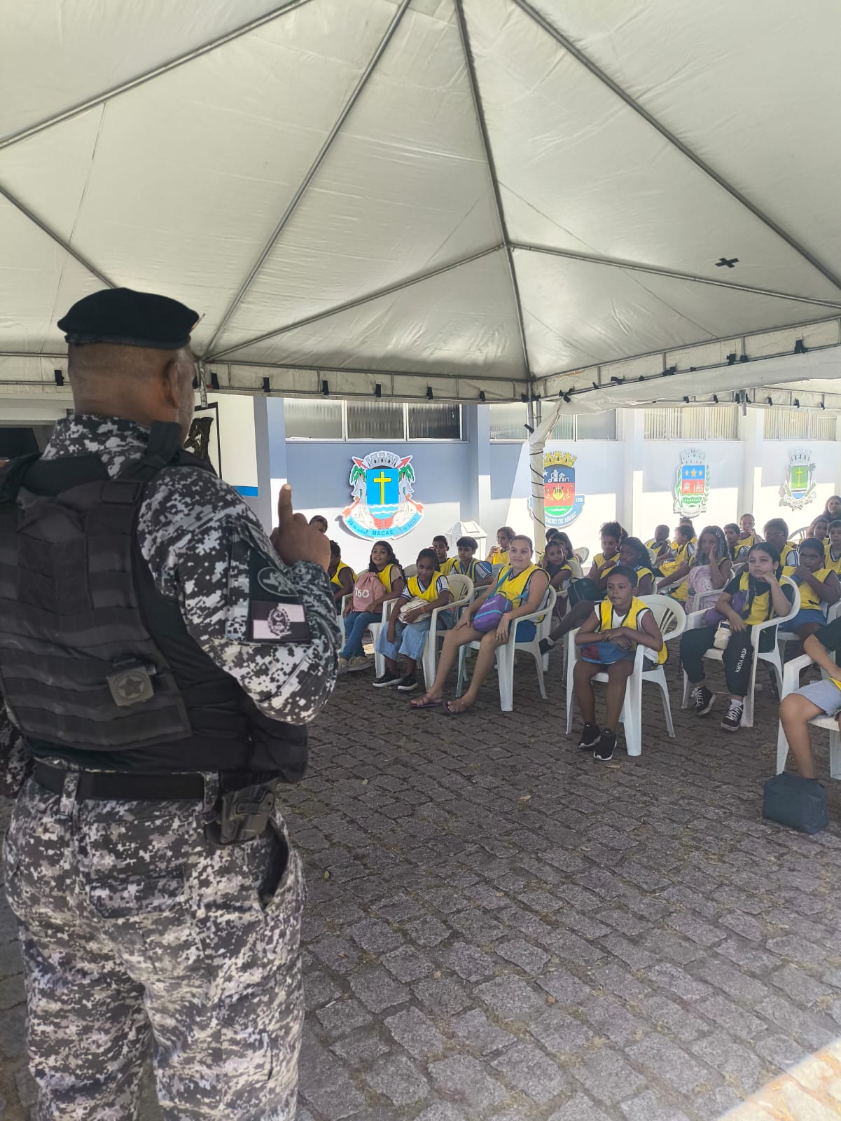 Estudantes de Quissamã puderam conhecer a rotina da Polícia Militar