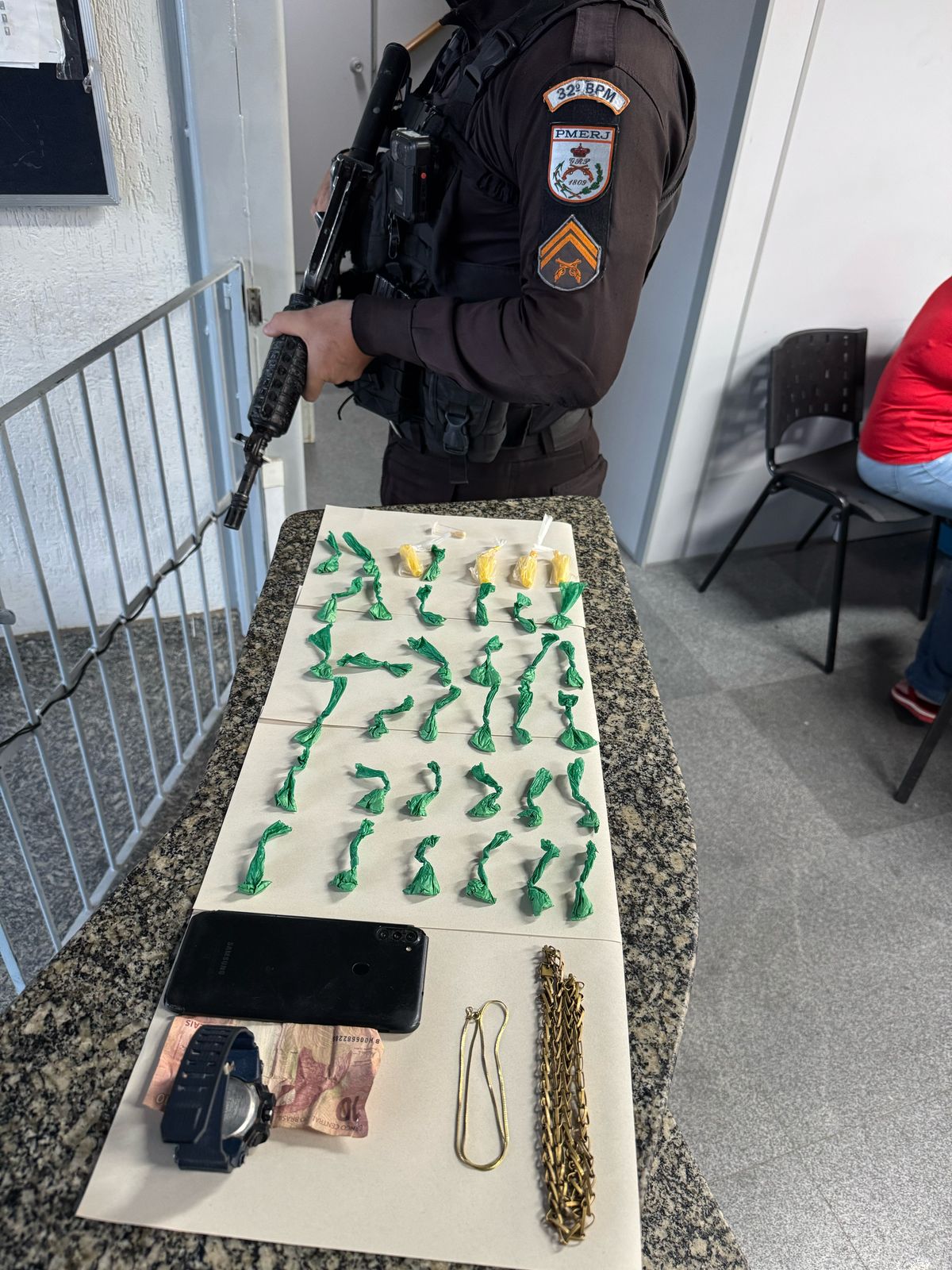 Ação policial em Macaé terminou com um homem preso por tráfico