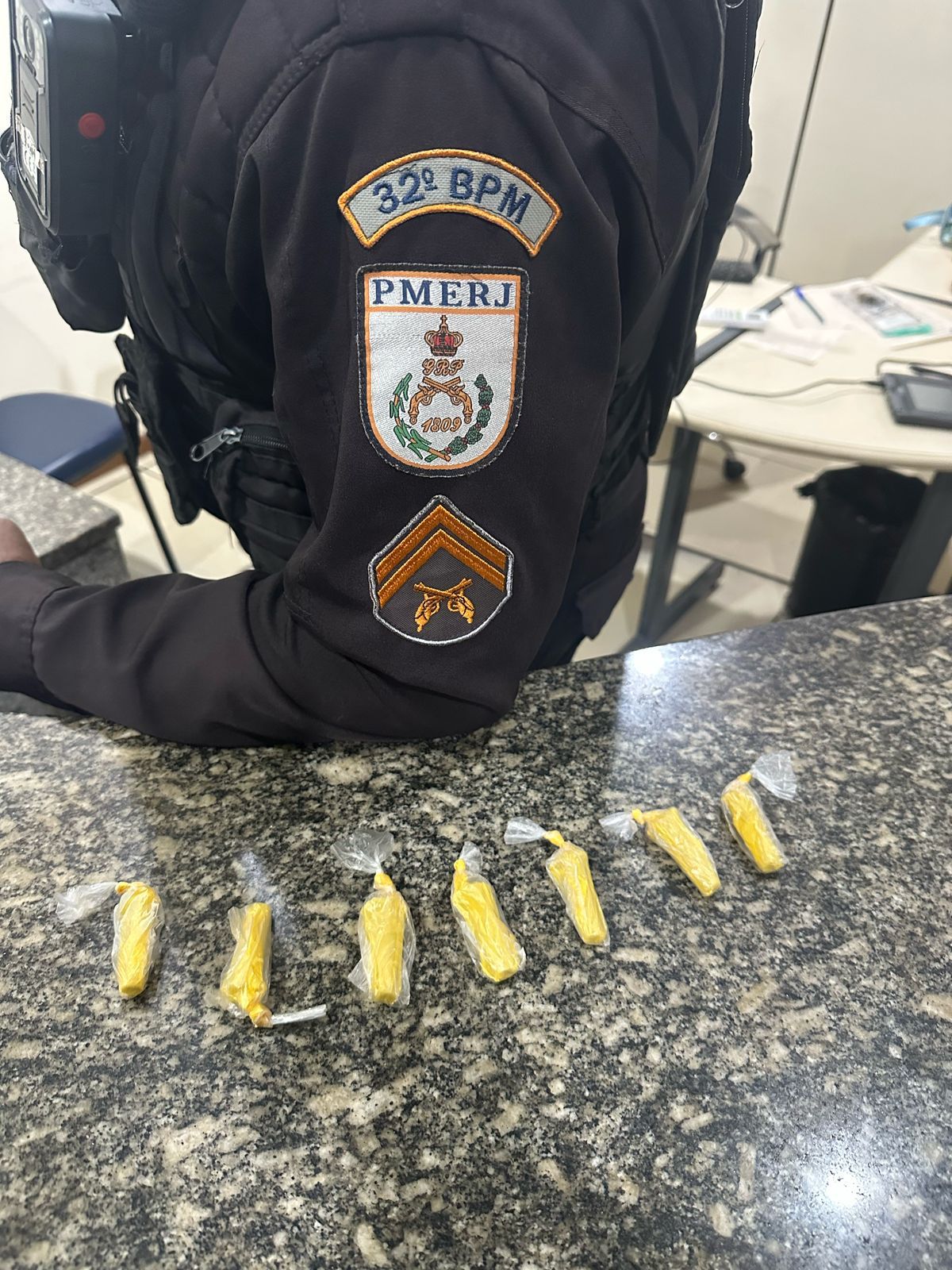 Menor é apreendido por envolvimento com tráfico de drogas em Quissamã