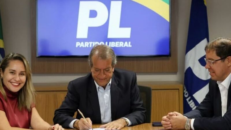 Prefeita de Araruama, Daniela Soares troca de partido e aumenta força do PL na Costa do Sol