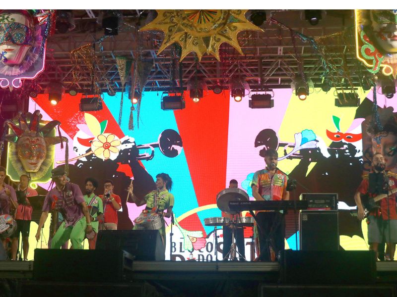 Bloco do Sargento Pimenta apresenta de Beatles a Cidinho e Doca em Macaé