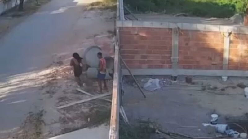 Câmeras de segurança flagram fuga de jovem após tentativa de estupro em Maricá