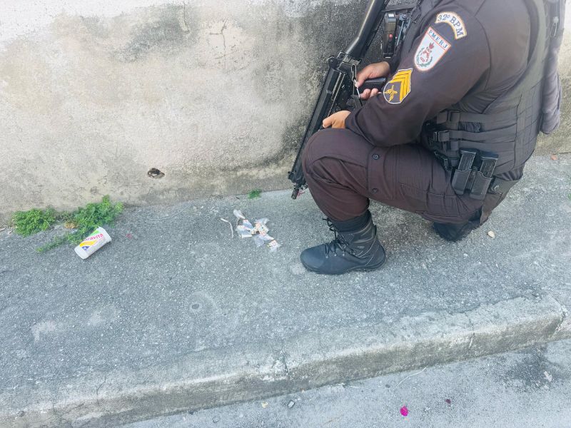 Polícia prende traficante e apreende drogas que seriam comercializadas em Rio das Ostras
