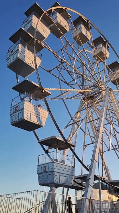 Vista panorâmica e diversão: roda-gigante fica em Iguaba Grande até o fim de semana