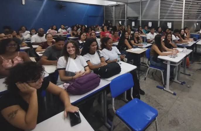 Com aulas presenciais, projeto voluntário auxilia estudantes no acesso ao ensino superior em Cabo Frio