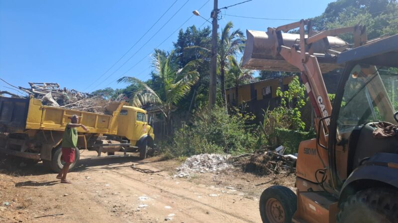 Construções irregulares são removidas em operação de limpeza e fiscalização em Cabo Frio