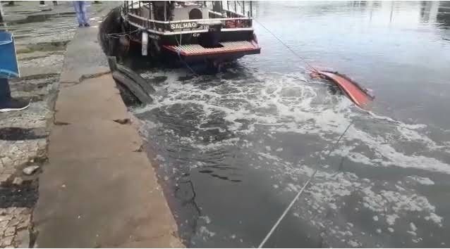 Restaurante em Cabo Frio é flagrado despejando esgoto no Canal Itajuru