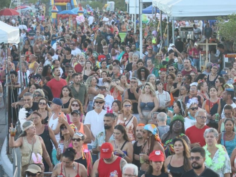 Público prestigia último dia do Carna Jazz de Rio das Ostras na Lagoa de Iriry; confira números da folia na cidade