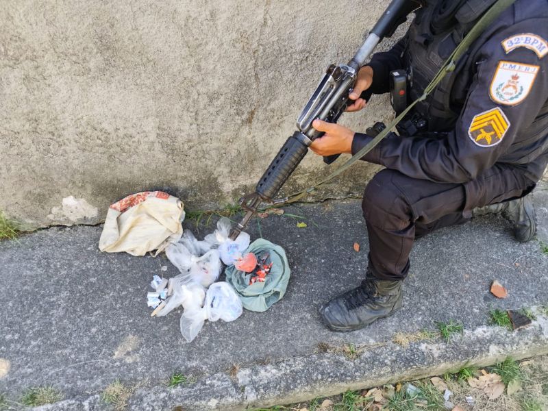 Ação da PM detém um homem e apreende 202g de drogas em Rio das Ostras