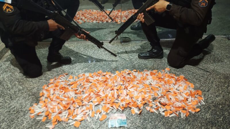 Ronda da PM na madrugada dessa terça, 18, apreende quase 750 pinos de cocaína em Rio das Ostras 