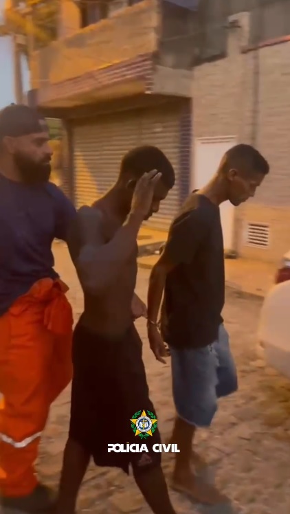 Ação policial no Engenho da Praia resulta em prisão de traficantes em Macaé