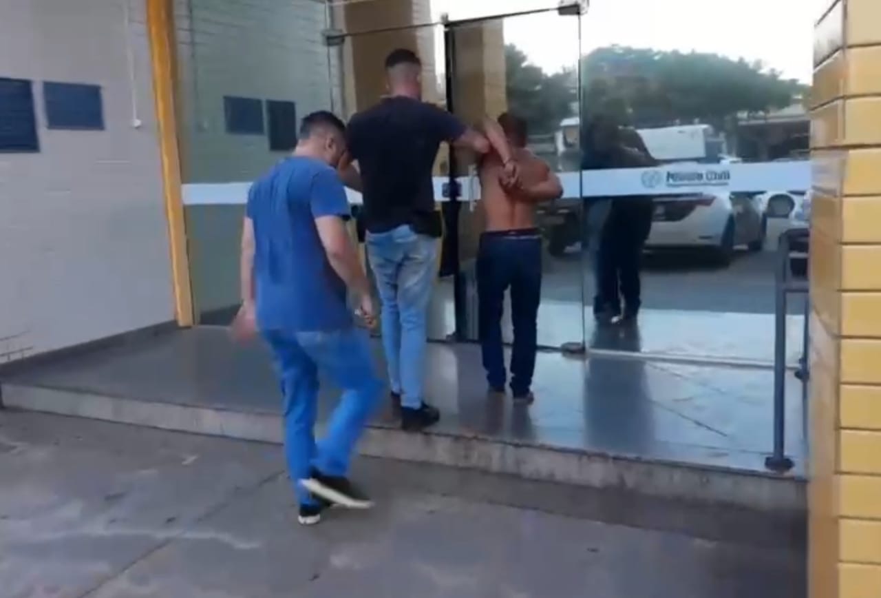 Polícia prende homem que espancou e esfaqueou companheira em Rio das Ostras