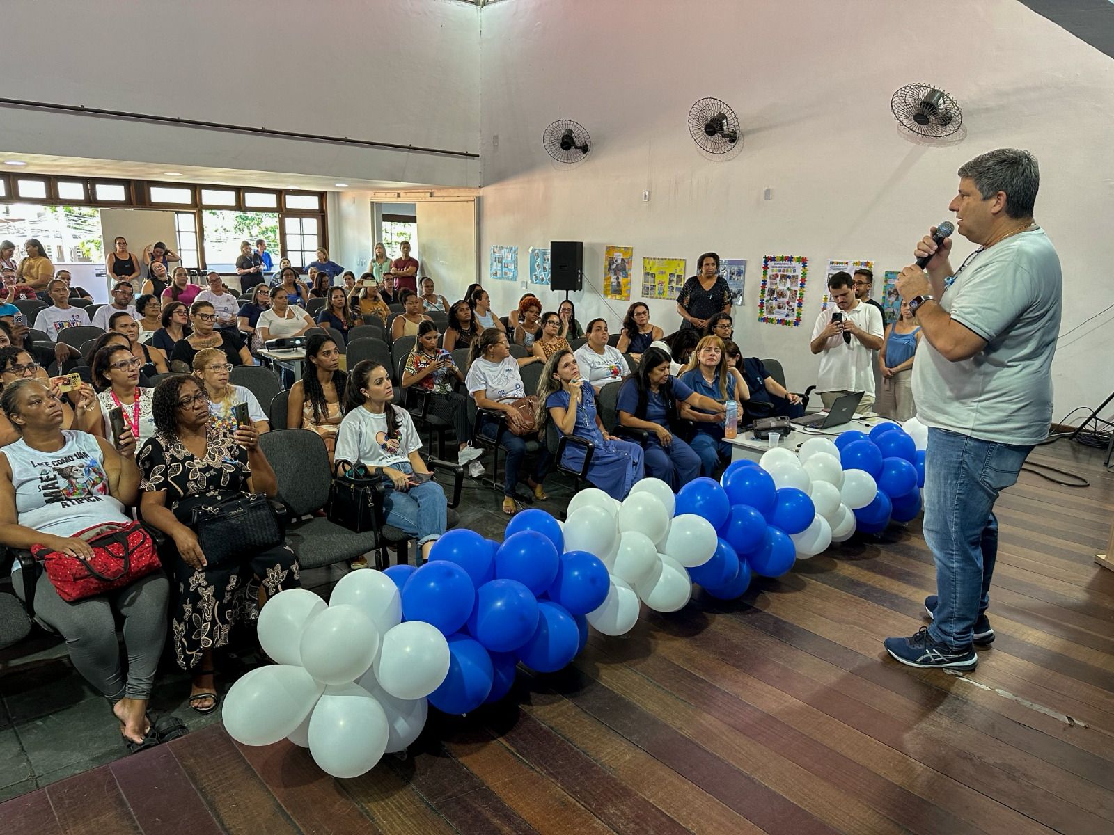 Roda de conversa e exposição celebram conscientização sobre o autismo na rede de Cabo Frio