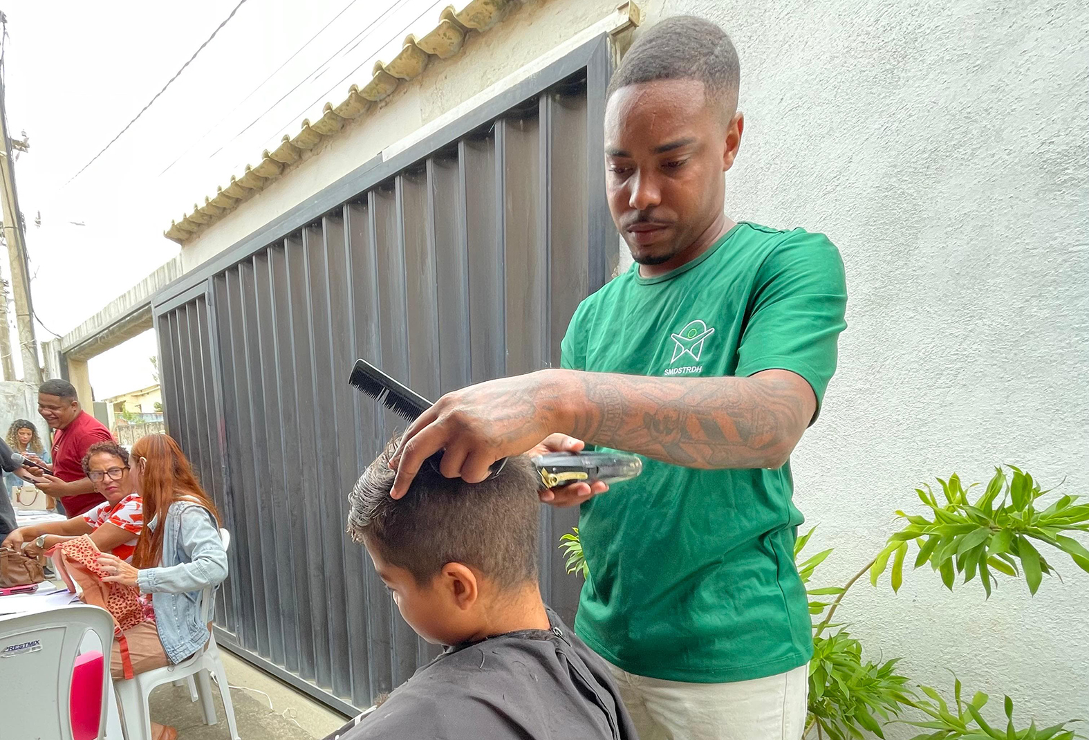 CRAS Itinerante leva serviços sociais para moradores da Praia do Pontal, em Arraial do Cabo