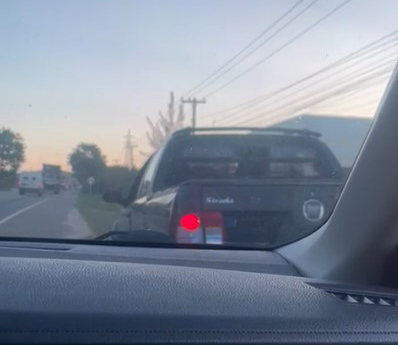 Colisão de carreta com poste deixa Centro de Campos sem energia elétrica