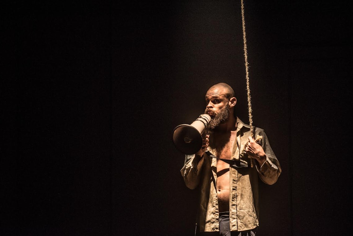 Teatro Firjan SESI Macaé estreia sua programação de abril com “Arigó”