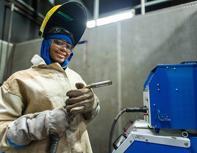 Firjan SENAI Macaé: estudante conquista ouro na etapa estadual da WorldSkills