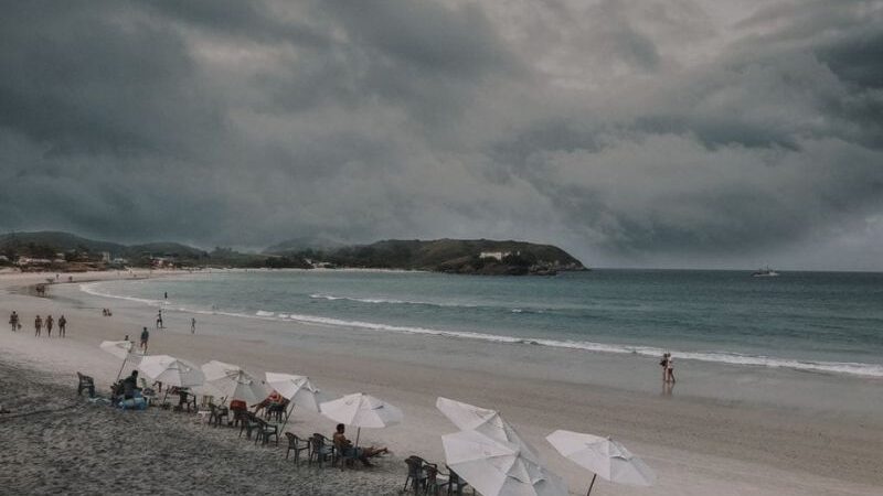 Previsão de chuvas fortes e rajadas de vento preocupam Defesa Civil de Cabo Frio